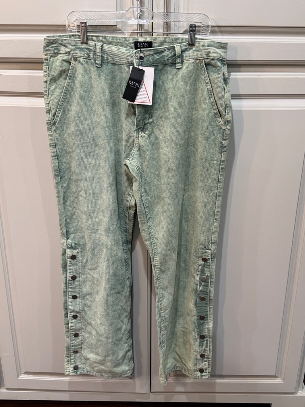 Men's Washed Sage Cargo Pants with Side Snap Detail large
